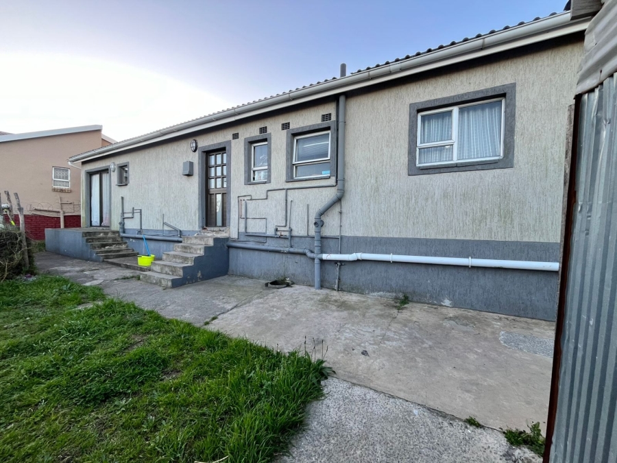 5 Bedroom Property for Sale in Mdantsane Eastern Cape